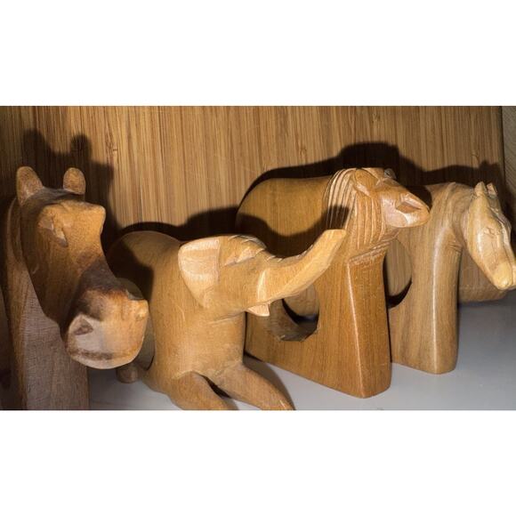 Safari Animal Napkin Ring Holders Hand Carved Wooden Set Of 4 Table Decor - Picture 2 of 10